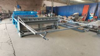 Saldatrice per pannelli in rete da costruzione