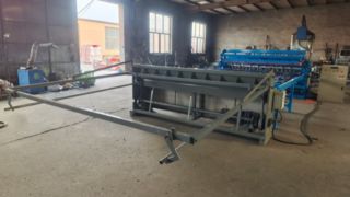 Saldatrice automatica per pannelli in rete metallica a taglio